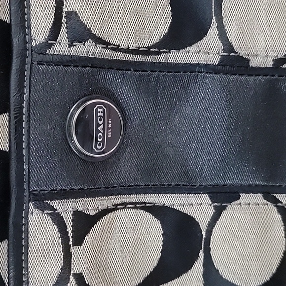 COACH 2way Shoulder Bag Tote Signature Beautiful Crossbody Black. - Picture 4 of 10